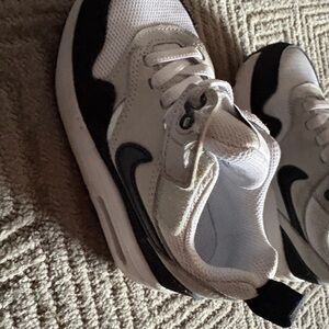 Nike Air Max 1 easyon Sneakers White and Black